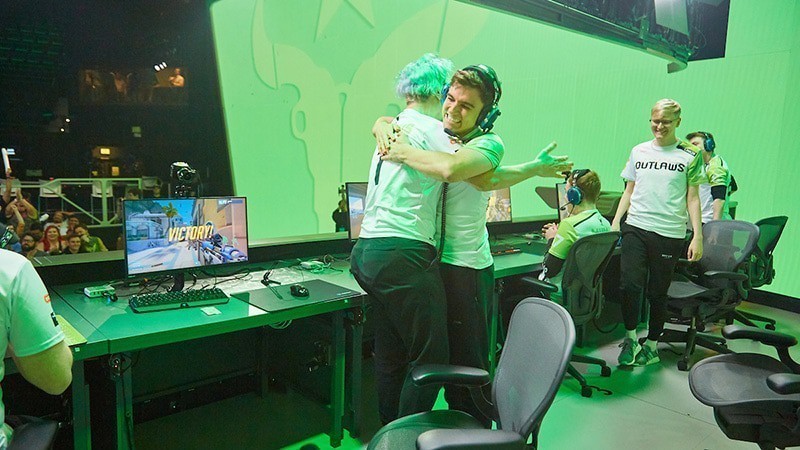 Outlaws Upset Shock inarticle Volland