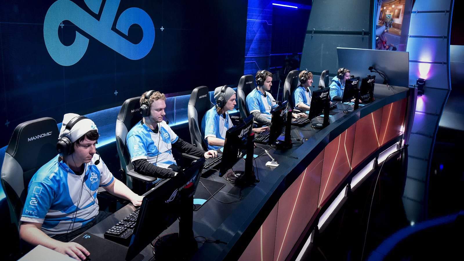 Cloud9's Overwatch roster compete live on stage during Overwatch Contenders 2017